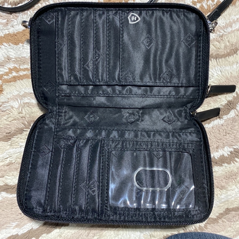 Vera Bradley Handbag Wallet​​​ - Picture 4 of 9